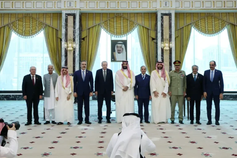 Turkiye, Saudi Arabia, and Pakistan Formalize Joint Defence Pact in Mecca