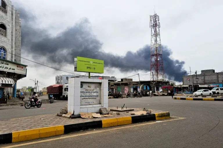 Houthis Launch Renewed Missile and Drone Strikes on Yemen’s Port of al-Makha