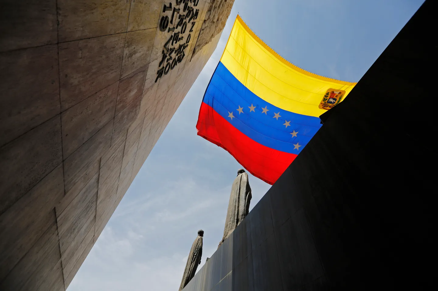A Nation at a Crossroads: Venezuela’s Transition Talks and the Future of Chavismo