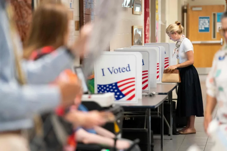US Midterm Campaign Intensifies as Parties Lock in Candidates for November Control