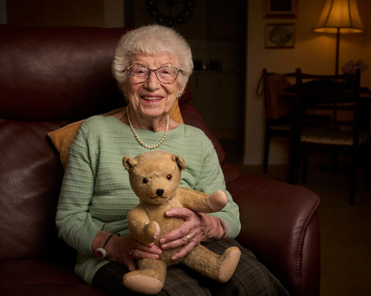 Kindertransport Survivor Returns to Vienna Station Where She Last Saw Her Family