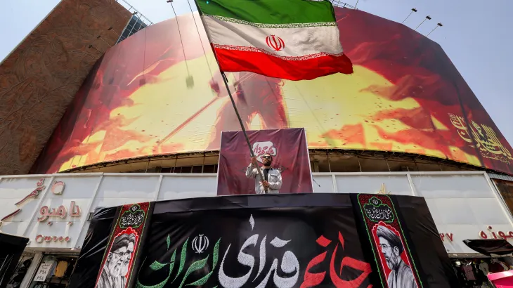 Iran Maintains Hardline Stance, Vowing to Keep Strait of Hormuz Closed Amid US Conflict