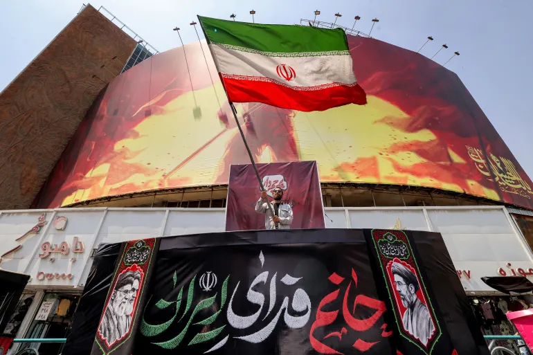 Trump Shifts Strategy: Economic Pressure Replaces Military Offensive Against Iran