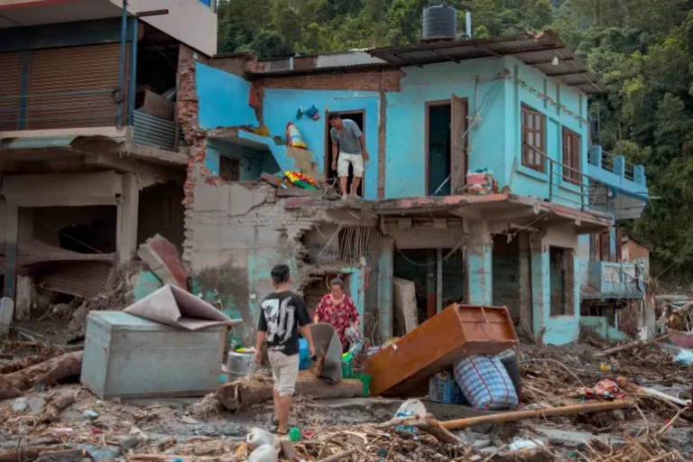 Death Toll Hits 800 as Search Continues for Thousands Missing After Nepal-China Glacier Collapse