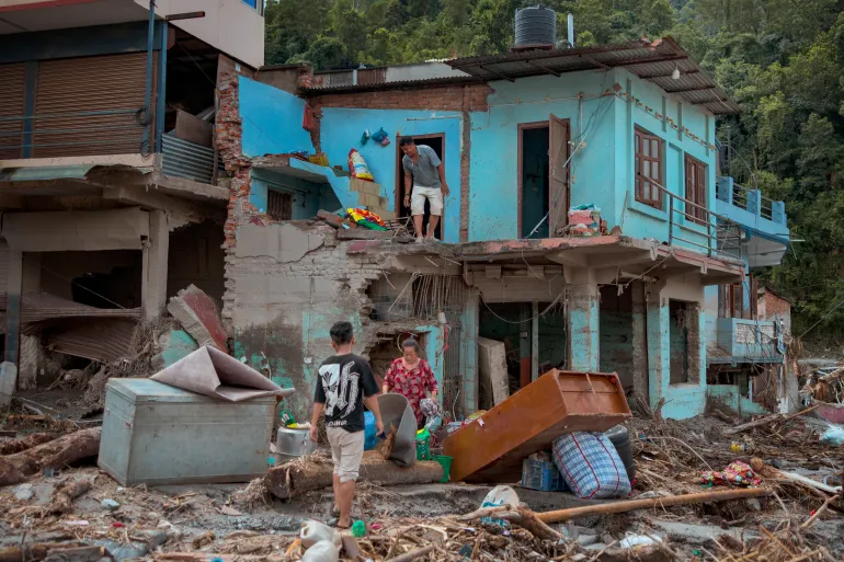Death Toll Hits 800 as Search Continues for Thousands Missing After Nepal-China Glacier Collapse