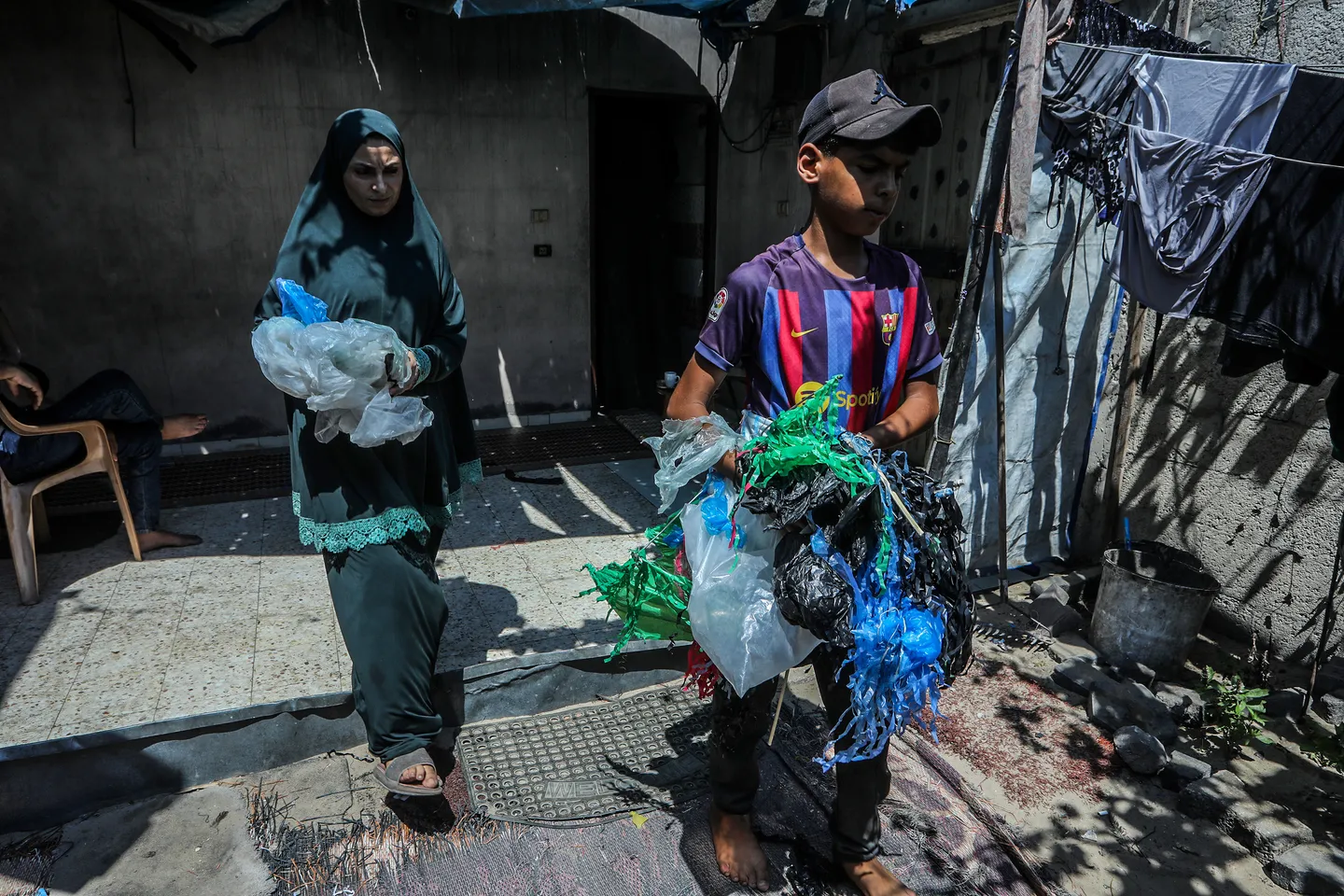 Gaza Children Abandon Kite Flying Amid Growing Security Fears and Military Threats