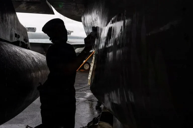 US Navy Sailors Face Mounting Strain as Aircraft Carrier Deployments Stretch to Record Lengths
