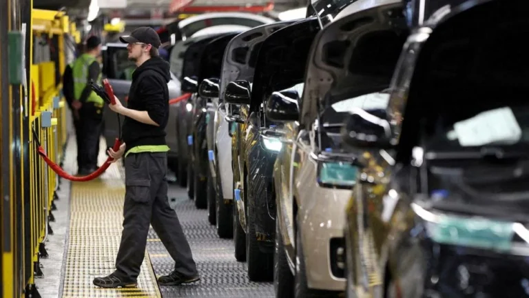 Jaguar Land Rover to Shed 4,000 Jobs Amid Global Market Pressures