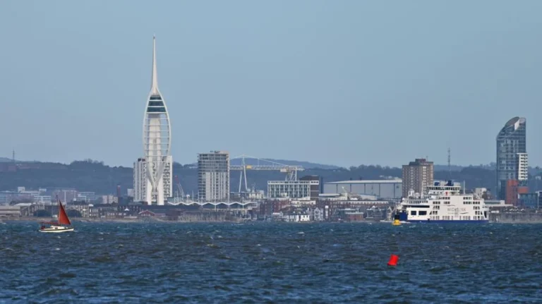Southampton and Portsmouth Ports Refuse Landing for 120 Migrants on RNLI Vessels