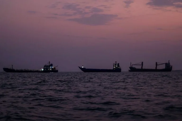 Omani-Led Talks to Reopen Strait of Hormuz Postponed Following Diplomatic Tensions