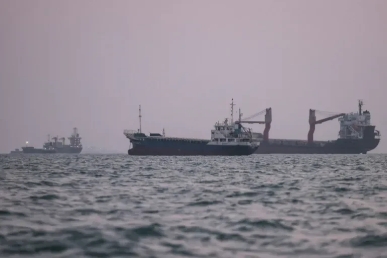 US and Iran Trade Strikes in Escalating Tanker Conflict Near Strait of Hormuz