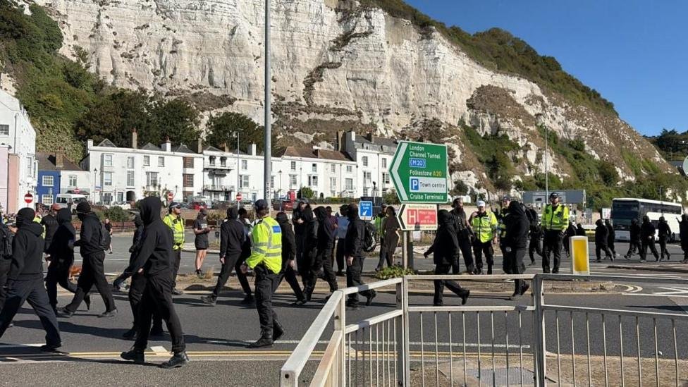 Home Secretary Demands Police Use Full Powers Against Anti-Migrant Protests